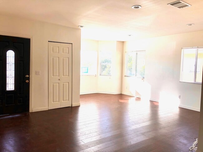 Foto del edificio - 1327 W 164th St