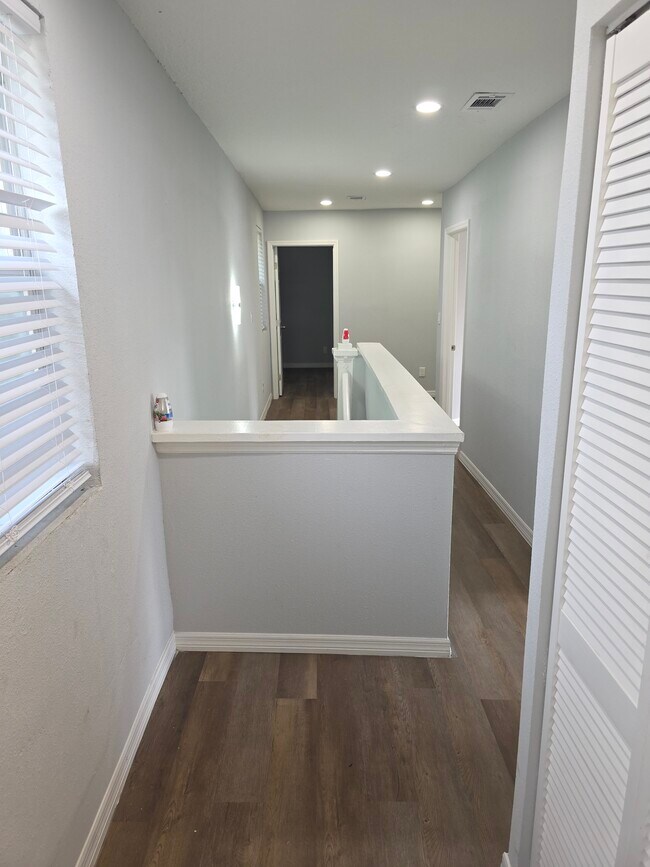Foto del edificio - 1285 W 26th St