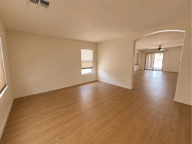 Foto del edificio - 25776 W Winslow Ave