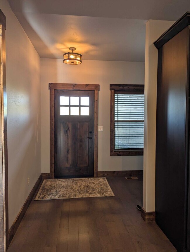 Building Photo - 247 Northland Dr