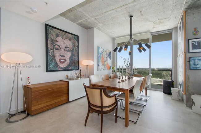 Foto del edificio - 3470 E Coast Ave