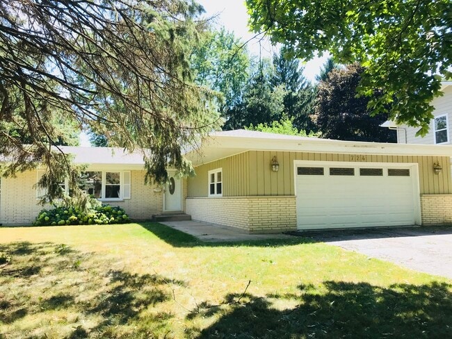 Building Photo - 724 Burning Tree Ln