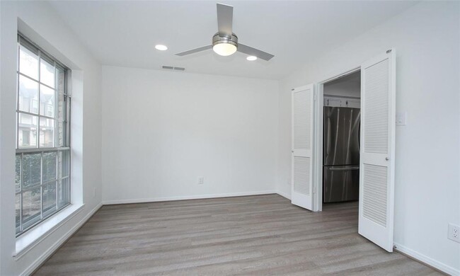 Building Photo - 14690 Perthshire Rd