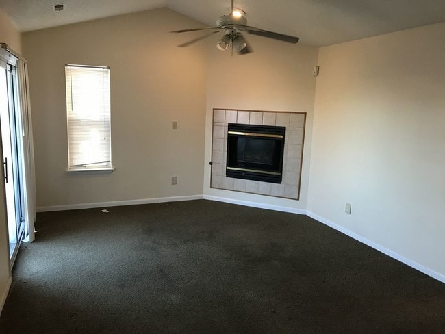 Building Photo - 2 BED 2 FULL BATH CONDO - SEC8 OK