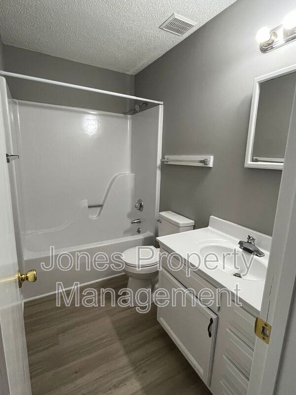 Foto del edificio - 2883 Mountcrest Circle