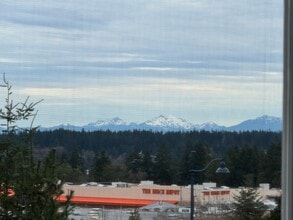 Building Photo - 937 N 199th St