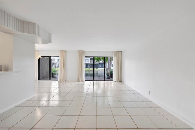 Foto del edificio - 9717 N New River Canal Rd