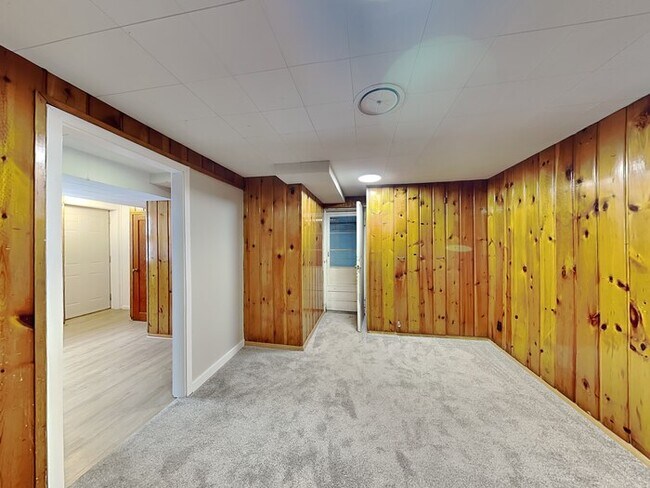 Foto del edificio - 2092 Bush Ave E