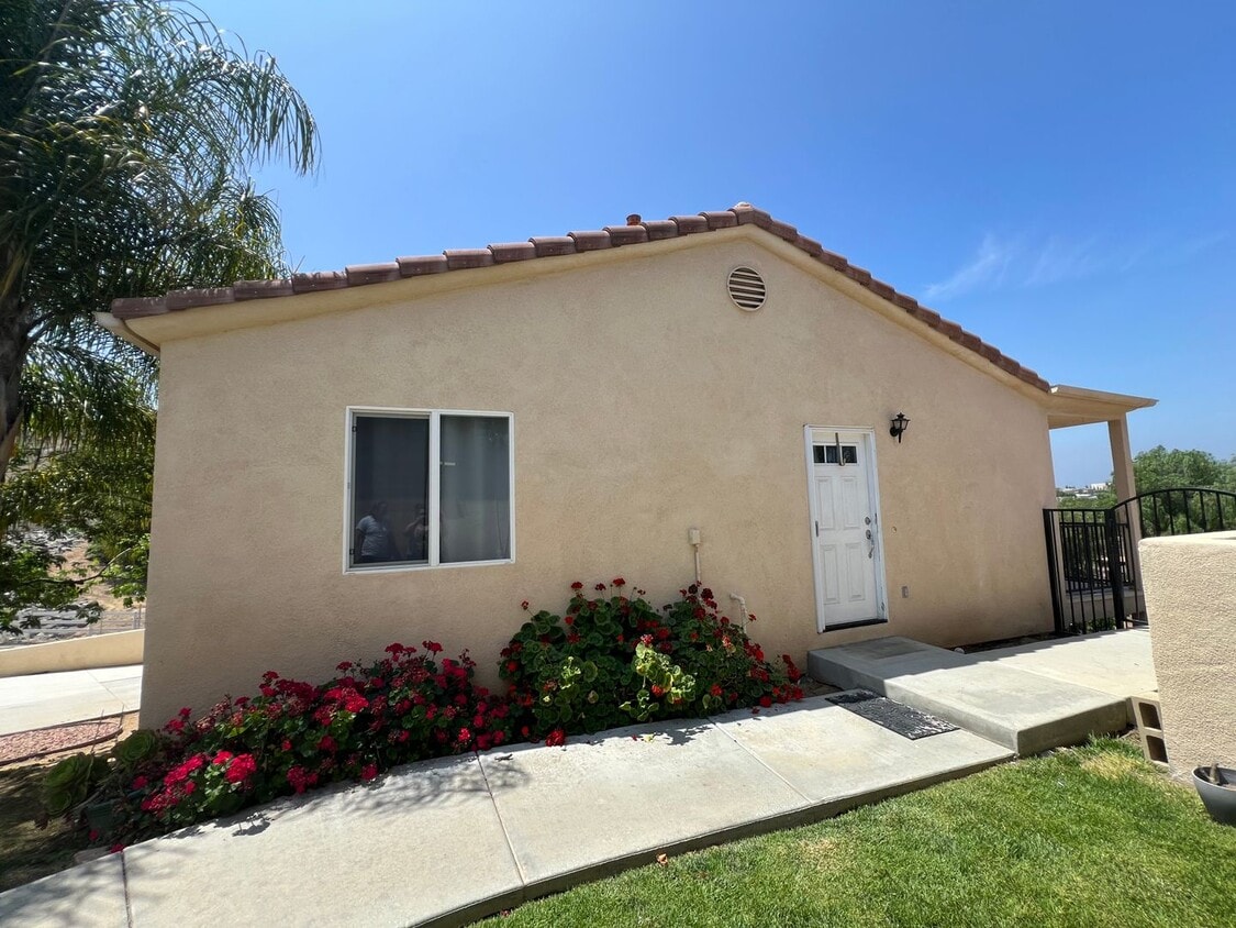 Primary Photo - Charming 2 bedroom in Mockingbird Canyon!