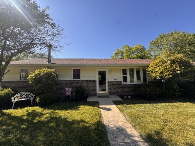 Building Photo - 4902 Creek Dr