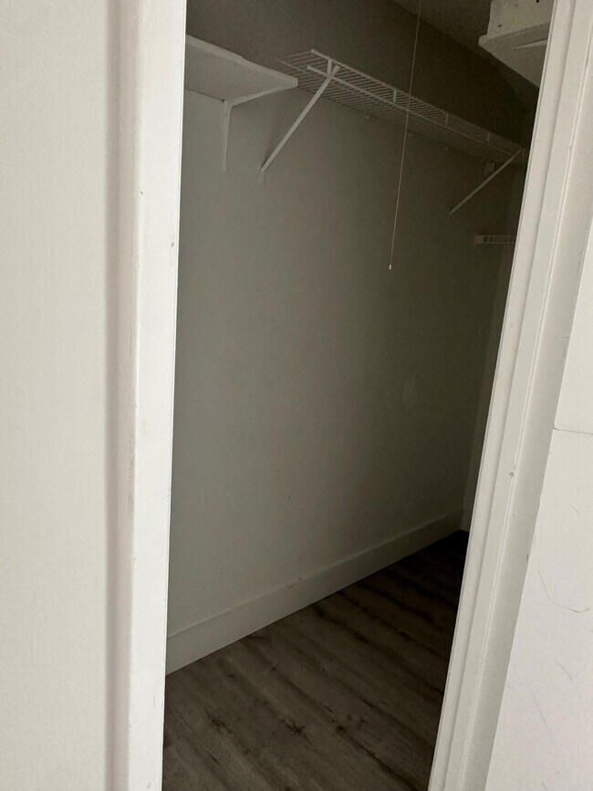 Building Photo - 610 Gardens Dr