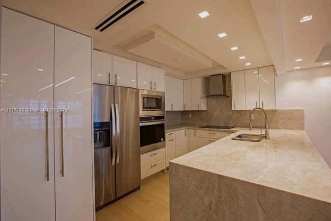 Building Photo - 1302 NE 191st St