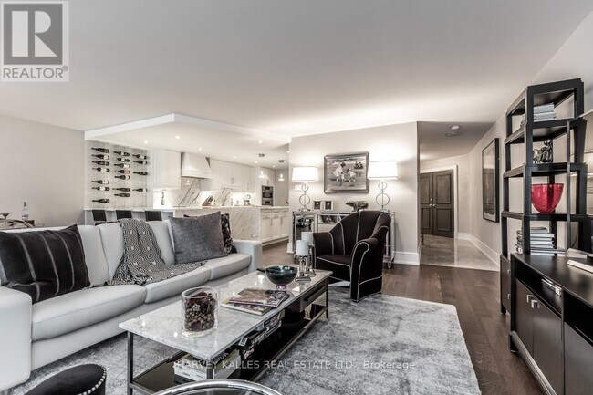 Photo du bâtiment - 110 Bloor St W