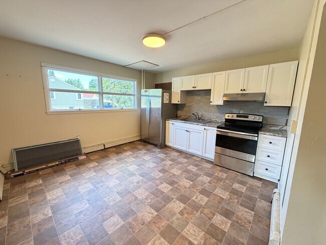 Foto del edificio - 3 Bedroom Walking Distance from UMD - AVAILABLE AUGUST!