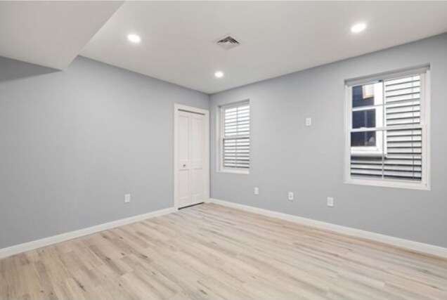 Building Photo - 185 London St