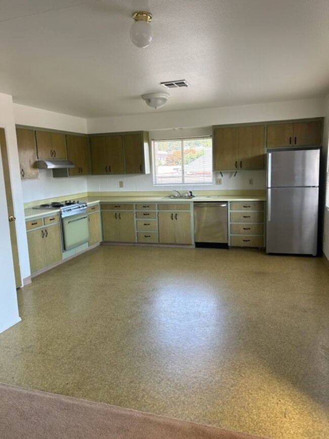 Building Photo - Unique Apartment for Rent in Cottage Grove - Water and Garbage included.