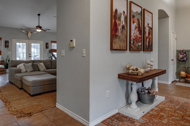 Building Photo - 121 La Paloma Dr