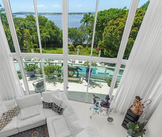 Foto del edificio - 2127 Brickell Ave