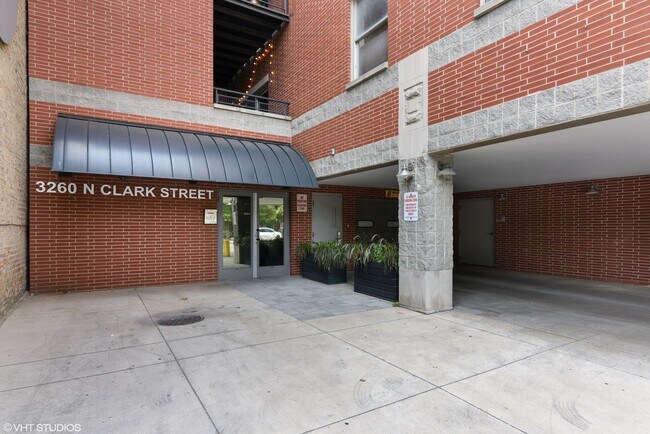 Building Photo - 3260 N Clark St