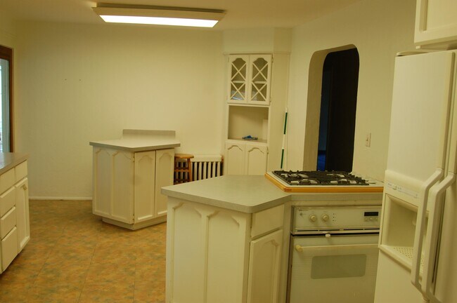 Building Photo - 58 Pine Del Dr