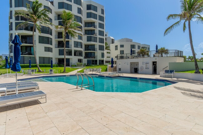 Building Photo - 2565 S Ocean Blvd