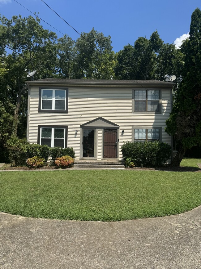 Building Photo - 1310 Ewing Creek Dr