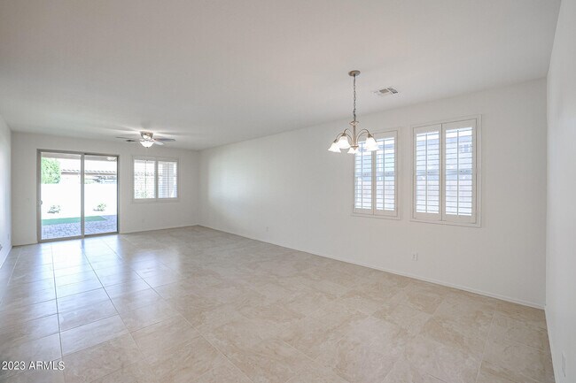 Building Photo - 10398 W Rosewood Ln