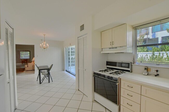 Building Photo - 1001 Casuarina Rd