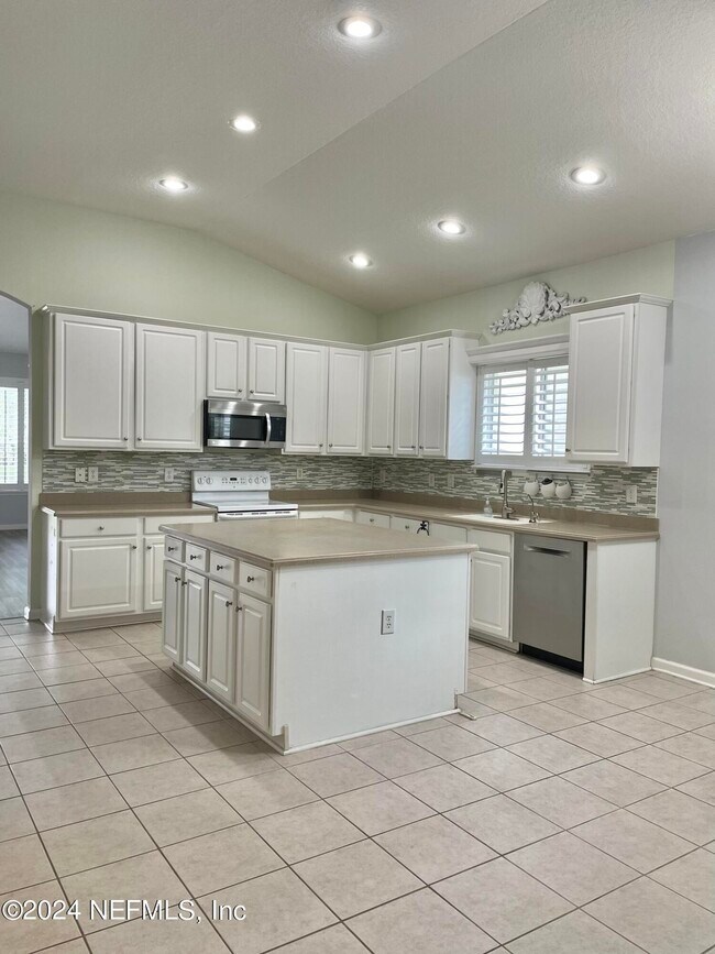 Building Photo - 8417 Highgate Dr