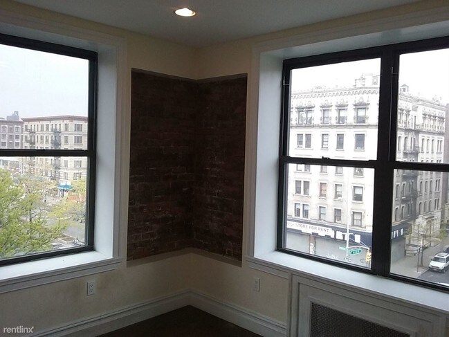 Building Photo - 4 br, 2 bath  - 3465 Broadway 66