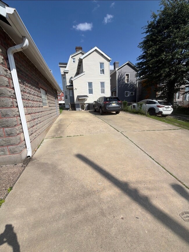 Building Photo - 232 Bigham St