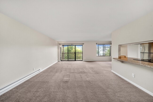 Building Photo - 2550 Thorndyke Ave W