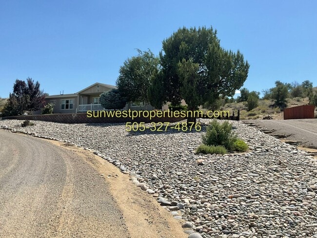 Building Photo - Charming 4-bedroom, 3.5-bathroom house