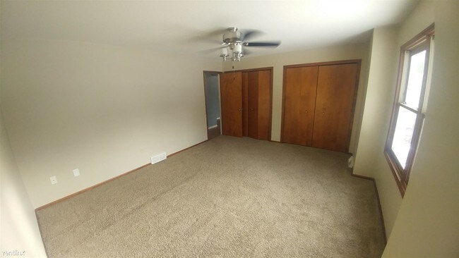 Foto del edificio - 1332 Ball Ave NE