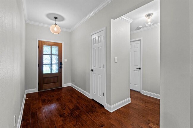 Foto del edificio - 309 Creek Ridge Ln