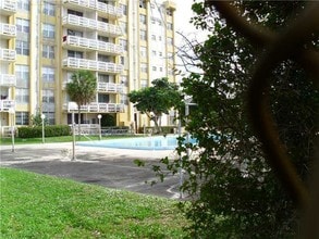 Building Photo - 15600 NW 7th Ave