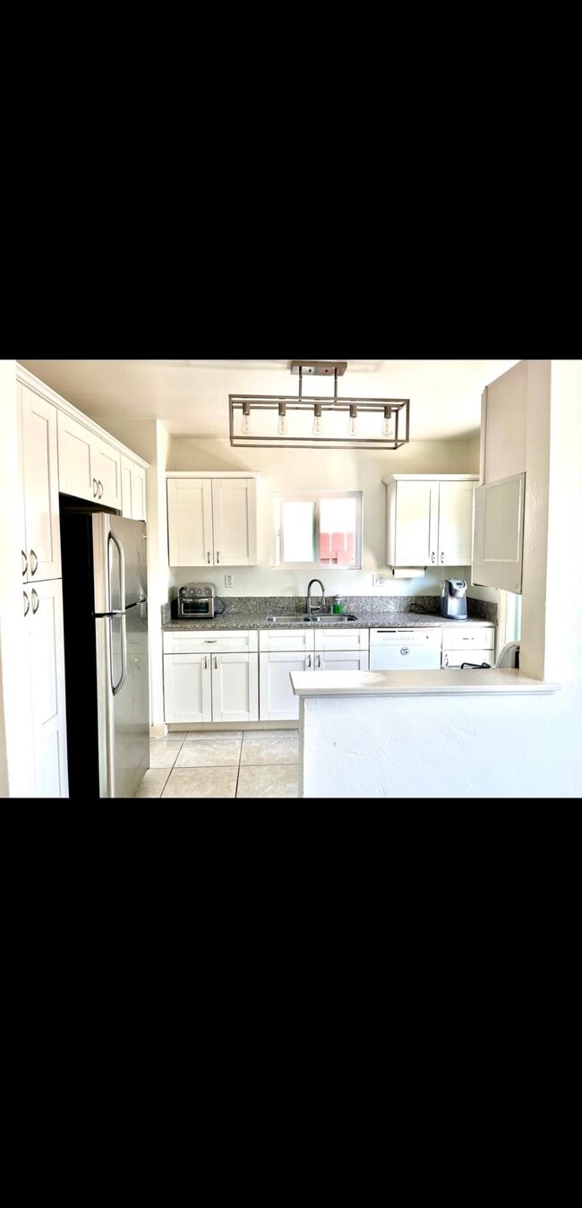 Foto del edificio - 3448 Copley Ave