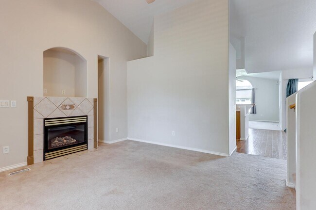 Building Photo - Must See 2 Story Home in Nampa _ With Lawn...