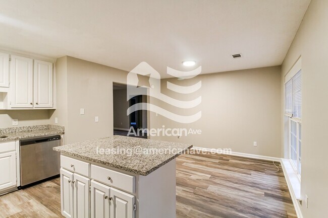 Foto del edificio - 751 Parkhill Dr