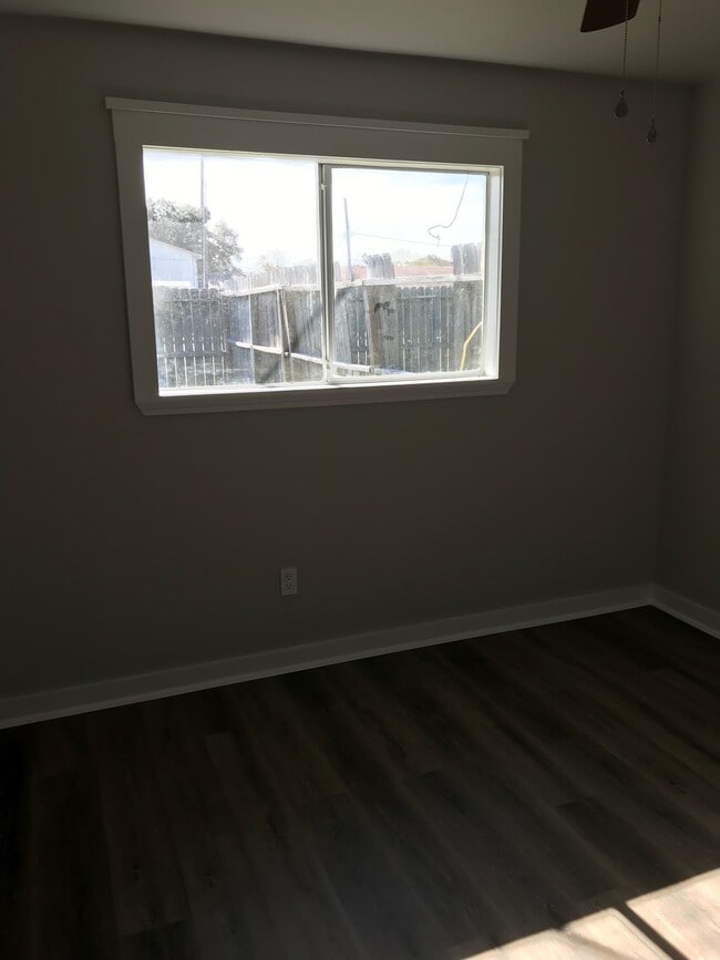 Building Photo - 3729 La Paz Dr