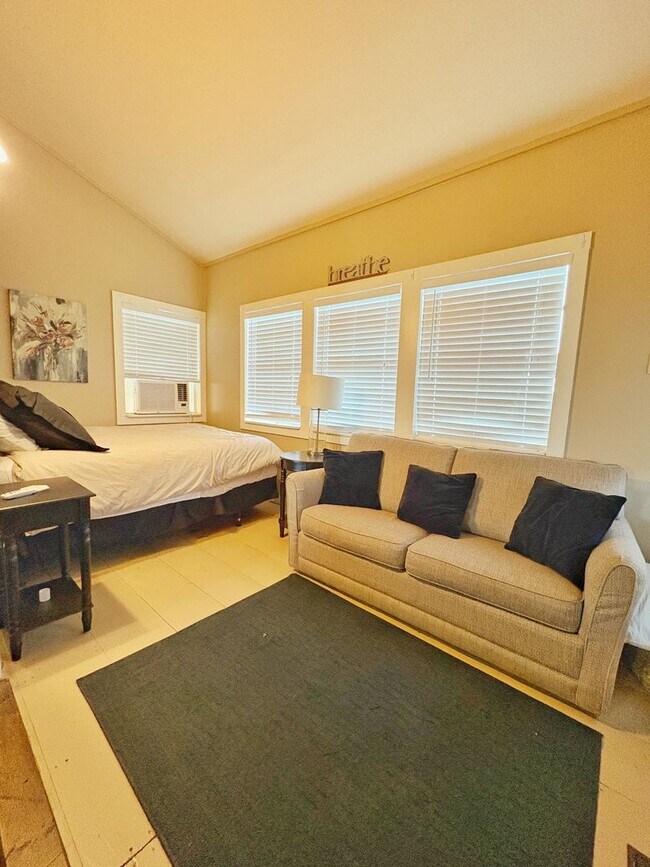 Foto del edificio - Fully Furnished 2/1
