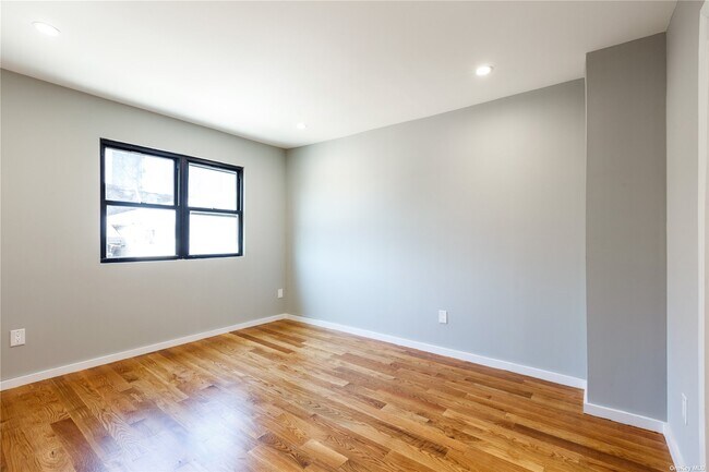 Foto del edificio - 87-34 132nd St
