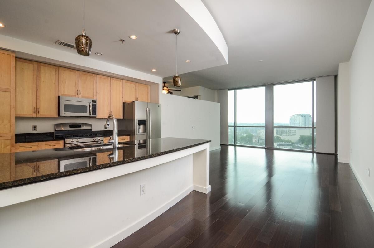 Primary Photo - Gorgeous Downtown-Facing One Bedroom in Th...
