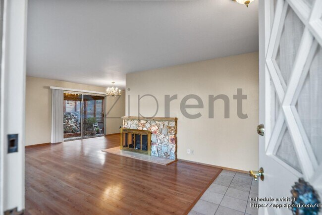 Foto del edificio - 452 Cirrus Ave