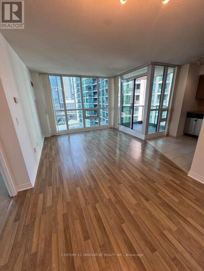 Photo du bâtiment - 12 Yonge St