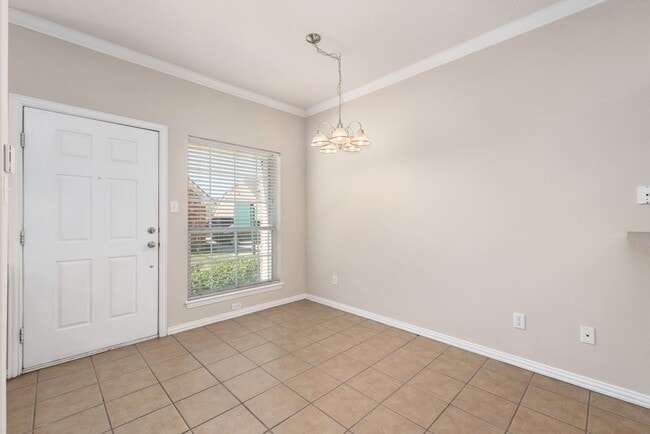 Building Photo - 4 bed 4 bath in Gated Community Available for August Move In!