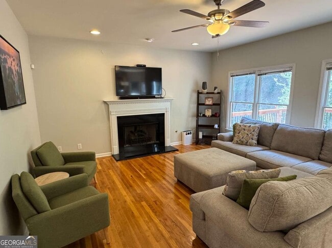 Building Photo - 3010 Ridge Oak Dr