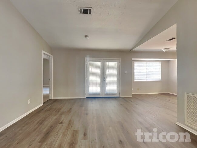 Building Photo - 11519 Perry Rd