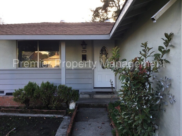 Primary Photo - 2655 Shamrock Dr