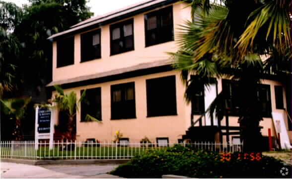 Building Photo - 203 W Verne St